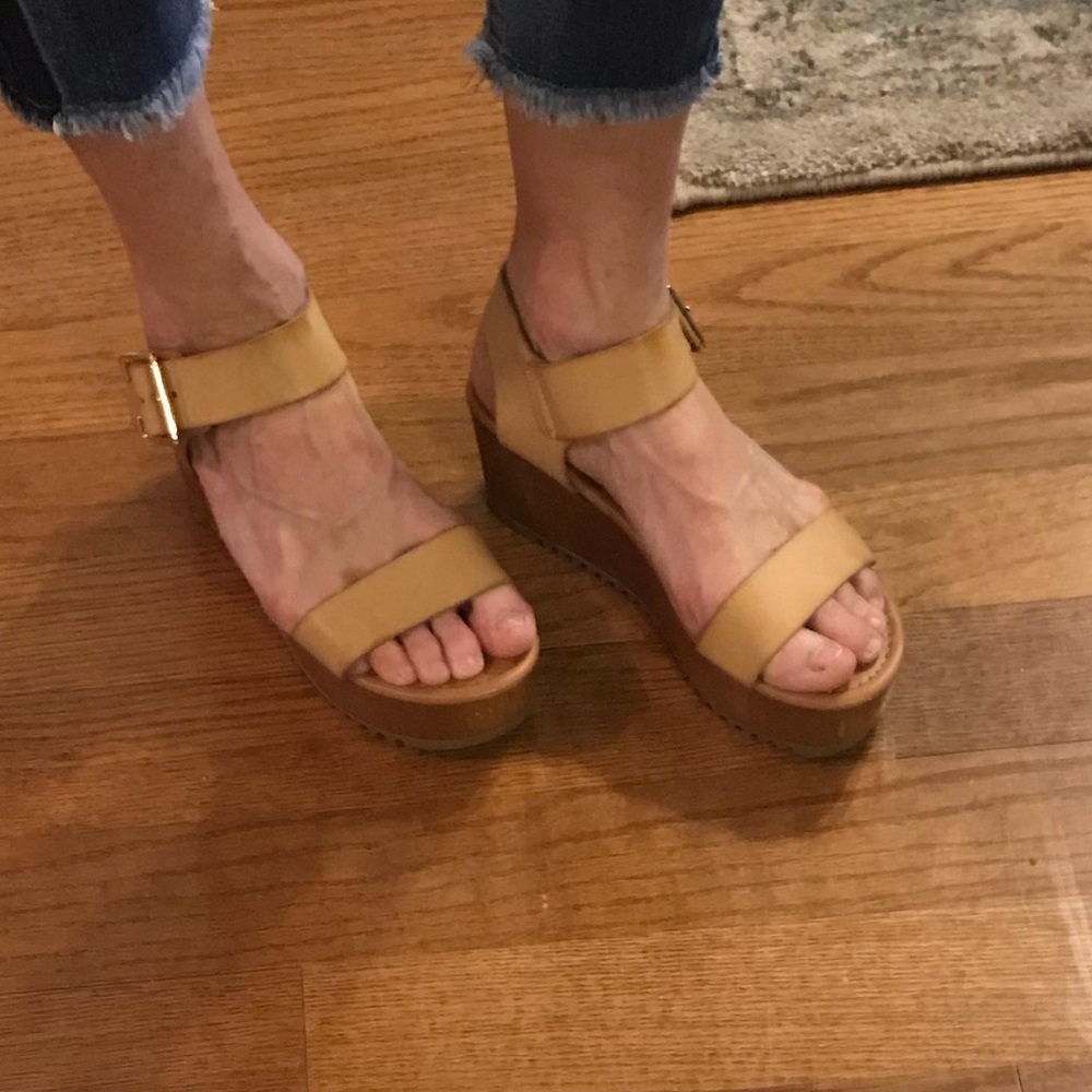 Tan Platform buckle sandals